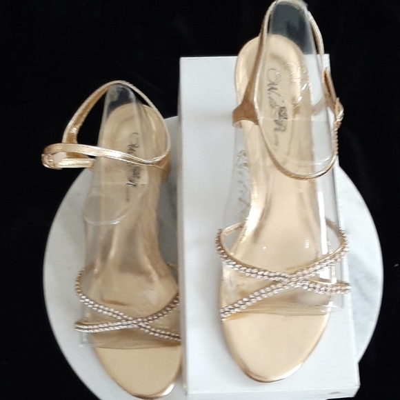 NWT Wild Rose Gold Heels with Rhinestone Straps - Picture 3 of 5